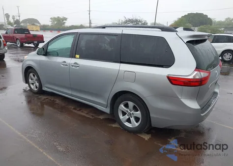 2020 Toyota Sienna Le z USA, uszkodzony, nr VIN 5TDKZ3DC2LS053563